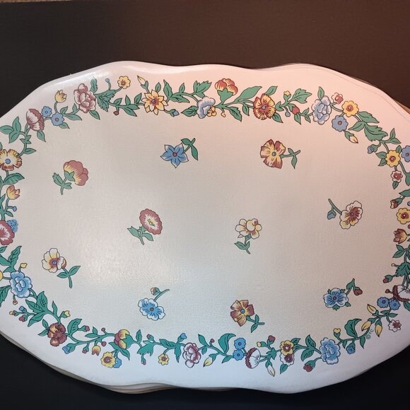 Vintage Vinyl Floral Placemats - Picture 1 of 4